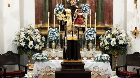 Imagen de San Antonio, preparado para el besabpies en su  ermita/ Cedida