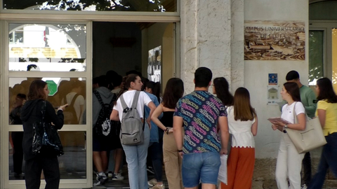 Alumnos accediendo al Campus para el examen de selectividad / Archivo