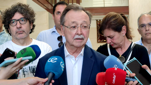 Juan Vivas durante su comparecencia ante los medios de este martes / Enrique Rom&aacute;n
