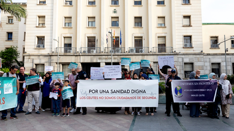 Concentraci&oacute;n del Sindicato M&eacute;dico en la plaza de los Reyes 
