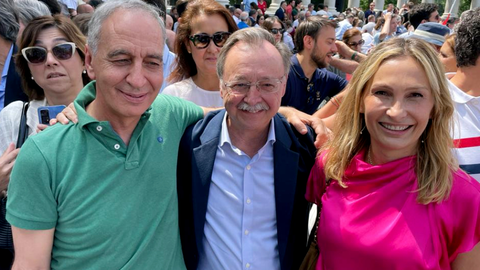 Vivas junto a los candidatos al Senado en el acto de este domingo en Madrid