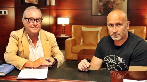 Pedro Mariscal y Mois&eacute;s Wahnon durante la firma del contrato