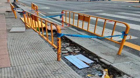 Estado de la acera en Playa Ben&iacute;tez