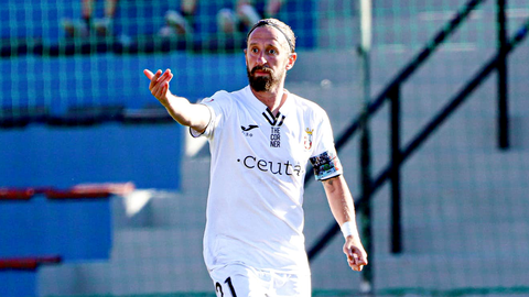 Polaco seguir&aacute; defendiendo la camiseta de la AD Ceuta FC