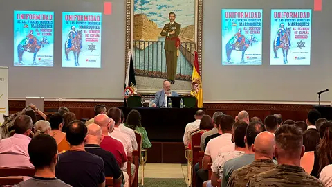 Presentaci&oacute;n de 'Uniformidad de las tropas ind&iacute;genas marroqu&iacute;es / Daniel Hern&aacute;ndez