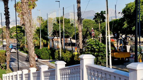 Comienza la instalaci&oacute;n del alumbrado ornamental de las Fiestas Patronales / Laura Ortiz