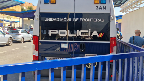 Polic&iacute;a Nacional en la frontera del Tarajal / Archivo