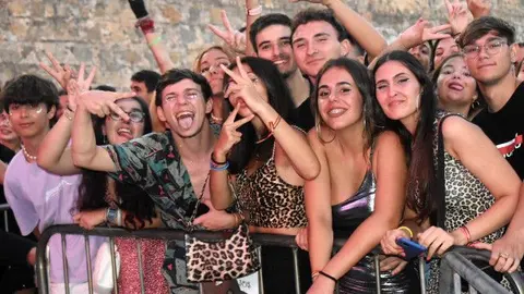 Un grupo de j&oacute;venes durante el concierto de Los 40 del pasado a&ntilde;o en nuestra ciudad / Archivo