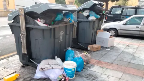 Contenedores llenos de basura
