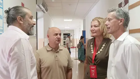  Los candidatos socialistas junto al l&iacute;der del PSOE Juan Guti&eacute;rrez (C.A.) 