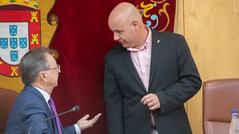 Juan Vivas y Juan Guti&eacute;rrez en un Pleno de la pasada legislatura / Archivo