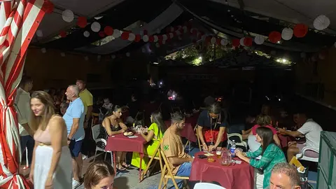  Una de las casetas sin luz tras el apag&oacute;n. 