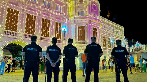 Polic&iacute;a Nacional en la Feria / Daniel Hern&aacute;ndez