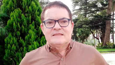 Doctor Jes&uacute;s Santiago, m&eacute;dico internista / C&eacute;sar Mart&iacute;n