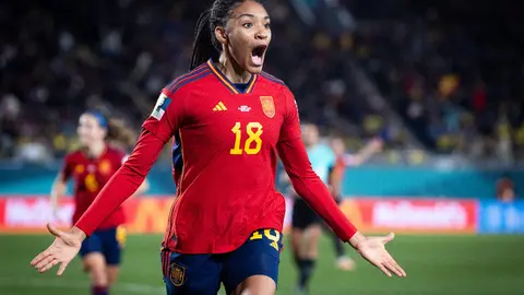Salma celebra un primer gol de Espa&ntilde;a. Foto: SeF&uacute;tbol