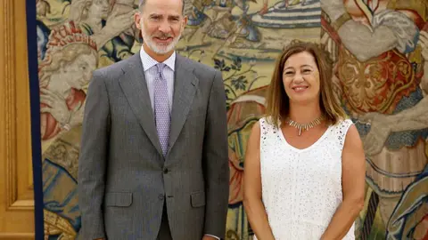 El Rey, junto a Francina Armengol, presidenta del Congreso