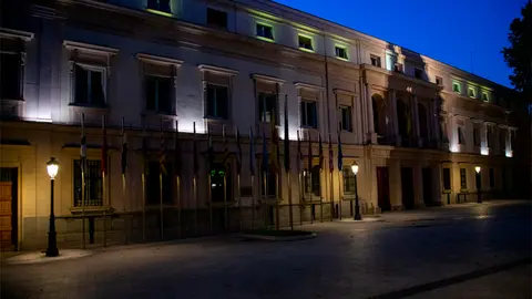 Iluminaci&oacute;n del Senado por el D&iacute;a de Ceuta