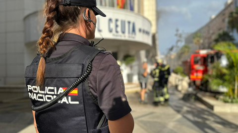 Incendio en el Hotel Puerta de &Aacute;frica (3)