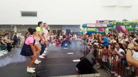 Fiesta infantil en la Plaza Nelson Mandela / C&eacute;sar Mart&iacute;n