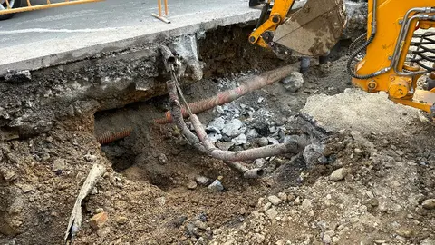 Trabajos de reparaci&oacute;n de las tuber&iacute;as/ Foto: ACEMSA