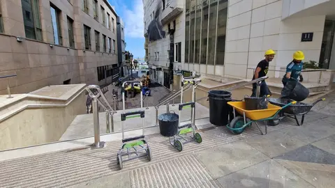  Trabajos de desescombro en el hotel de este mismo mi&eacute;rcoles./Laura Ortiz 