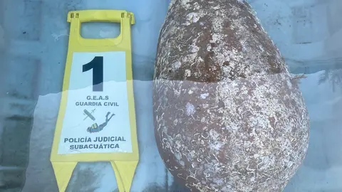 Imagen del &aacute;nfora rescatada/ Foto: Guardia Civil