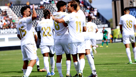 La AD Ceuta FC derrota al CD Alcoyano en la cuarta jornada del Grupo II de Primera Federaci&oacute;n. Archivo