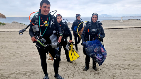 Integrantes del Club Burbujas tras la recogida de fondos de este fin de semana / Laura Ortiz