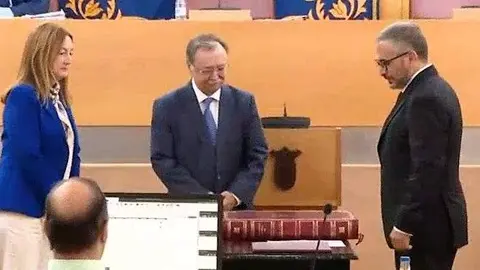  Mohamed Mohamed Ali Duas, prometiendo su cargo como diputado de la Asamblea de Ceuta 
