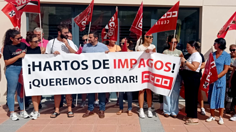 Los trabajadores se concentran a las puertas del centro educativo _ CCOO