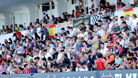 Afici&oacute;n de la AD Ceuta FC en el Alfonso Murube 