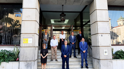 Minuto de silencio a las puertas de la Delegaci&oacute;n del Gobierno por el &uacute;ltimo asesinato machista confirmado en nuestro pa&iacute;s / Delegaci&oacute;n del Gobierno