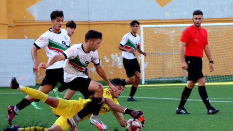 Al Sporting se le escapan dos puntos en el tramo final ante el Alhend&iacute;n