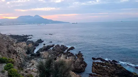 Nubes en la costa / Rafa B&aacute;ez