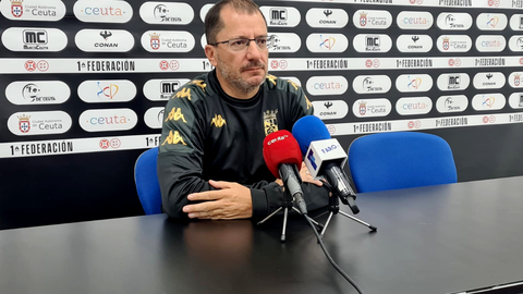Jos&eacute; Juan Romero en la sala de prensa del Alfonso Murube  (1)