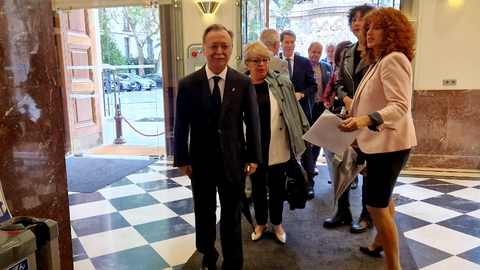 El presidente de la Ciudad, Juan Vivas, a su llegada al Senado / Laura Ortiz