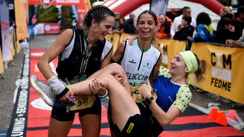 Podio femenino en la prueba de 32 kil&oacute;metros de Sierra Bullones 