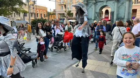 Pasacalles de Halloween / Daniel Hern&aacute;ndez