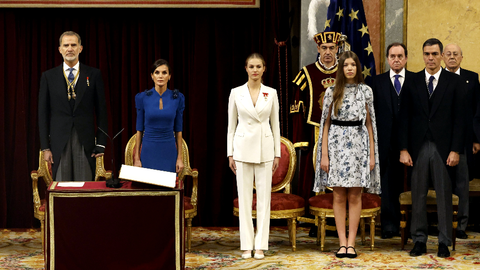 La Familia Real instantes antes de la jura de la Constituci&oacute;n por parte de la Princesa de Asturias / Casa Real