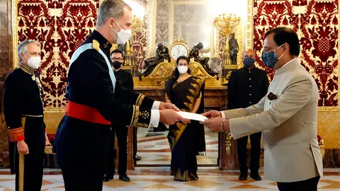 El embajador de India en Espa&ntilde;a durante su presentaci&oacute;n de credenciales al rey Felipe VI