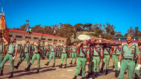 Formaci&oacute;n de los legionarios en el patio de armas del acuartelamiento Garc&iacute;a Aldave