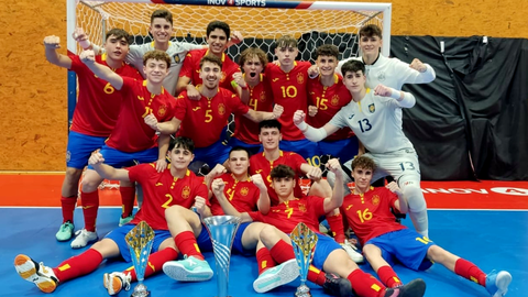 Javi Mart&iacute;n, tras vestir la camiseta de la selecci&oacute;n espa&ntilde;ola sub-19_ _Es una experiencia inolvidable_