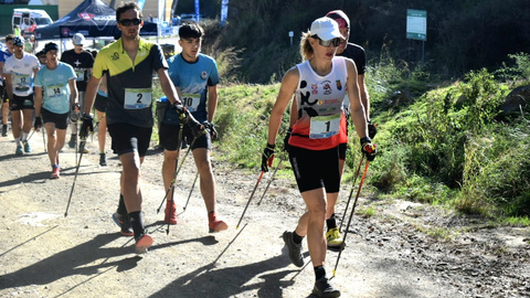 Izaskun Bengoa y Pedro Romero, grandes triunfadores de la 'Anyera Nordic Walking C&aacute;mara de Comercio de Ceuta'