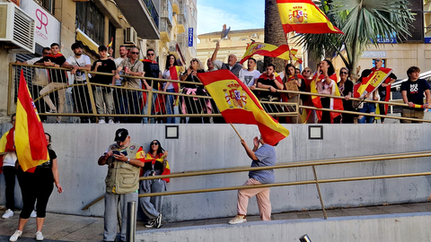 Manifestaci&oacute;n a las puertas de la sede del PSOE de Ceuta