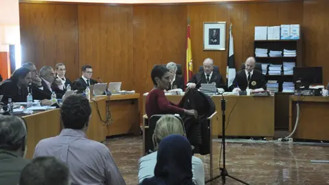  Chandiramani al sentarse en el juicio a declarar como testigo, ha estado m&aacute;s de 3 horas. 