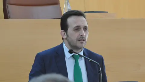  Redondo durante su intervenci&oacute;n en el Pleno. 