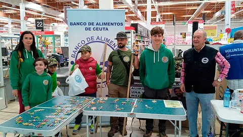 Gran recogida de alimentos / C&eacute;sar Mart&iacute;n