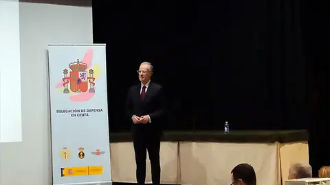 Conferencia "El c&oacute;digo de conducta Regular. Valores de las Reales Ordenanzas vistos a trav&eacute;s de las pinturas del Museo del Prado", impartida por Juan de Dios Ruano