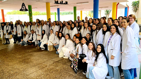La UGR realiza la primera Jornada de Promoci&oacute;n de H&aacute;bitos Saludables en Colegio P&uacute;blico Andr&eacute;s Manj&oacute;n