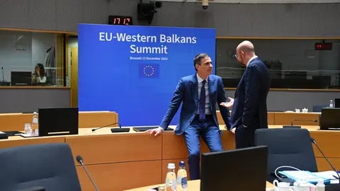 S&aacute;nchez charla con el presidente del Consejo de Europa, Charles Michel/ Moncloa